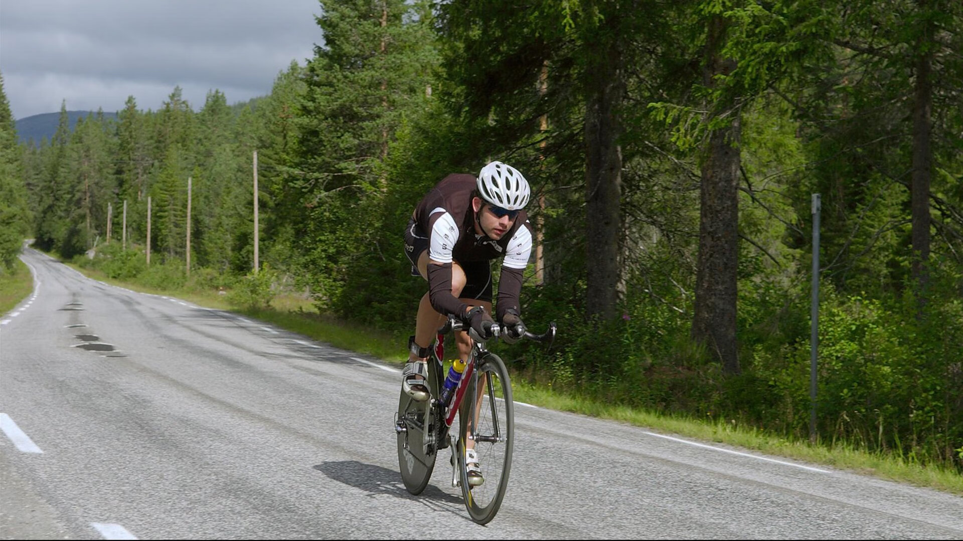 FB体育赛事-布雷默里程碑之夜，西班牙逆转突尼斯，诠释足球的坚韧与传承