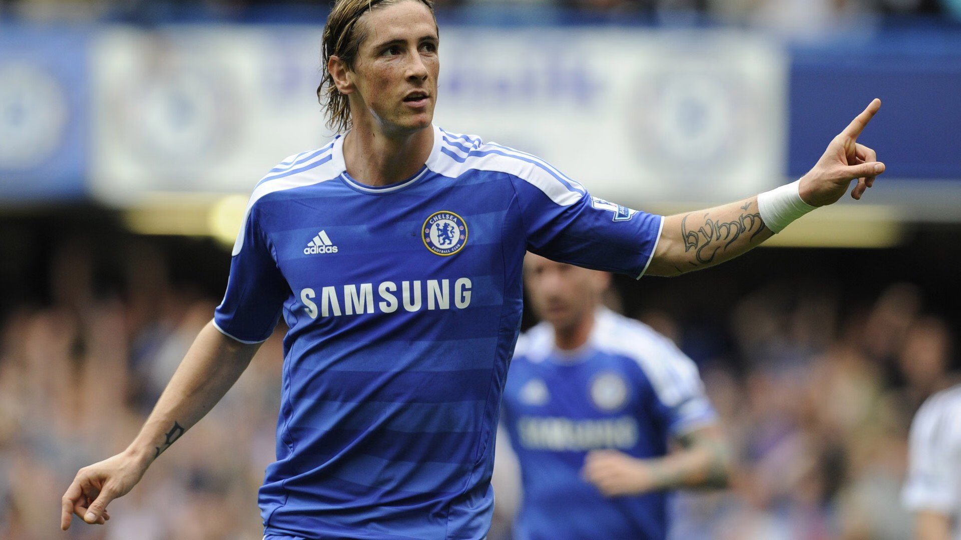 FB体育在线-绝境中的自我救赎，迪亚斯一击定乾坤，曼联险胜勒沃库森