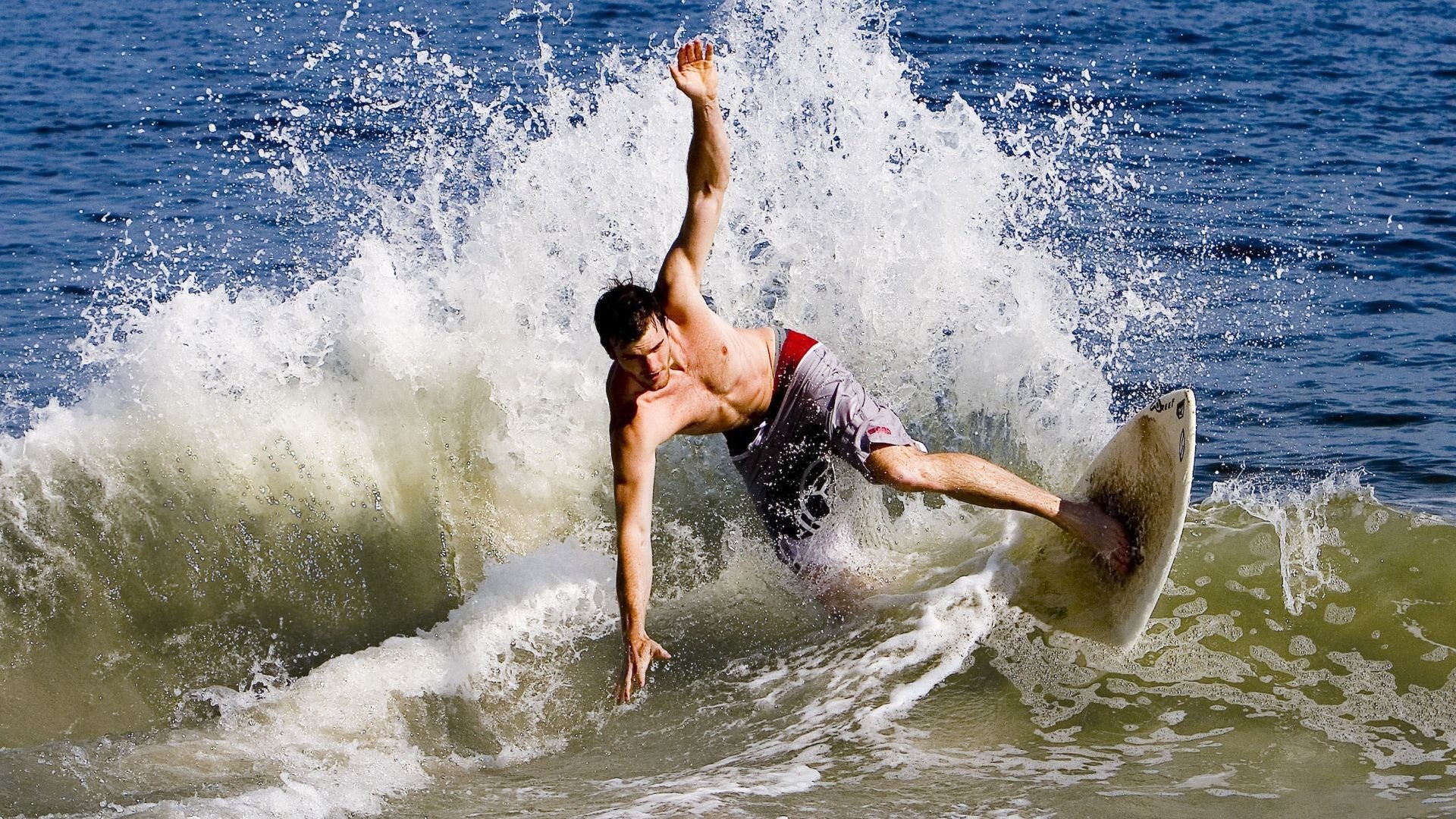 FB体育试玩-绿茵场上的双重变奏，拉什福德爆发背后的足球哲学，与法国强行终结突尼斯的战术隐喻