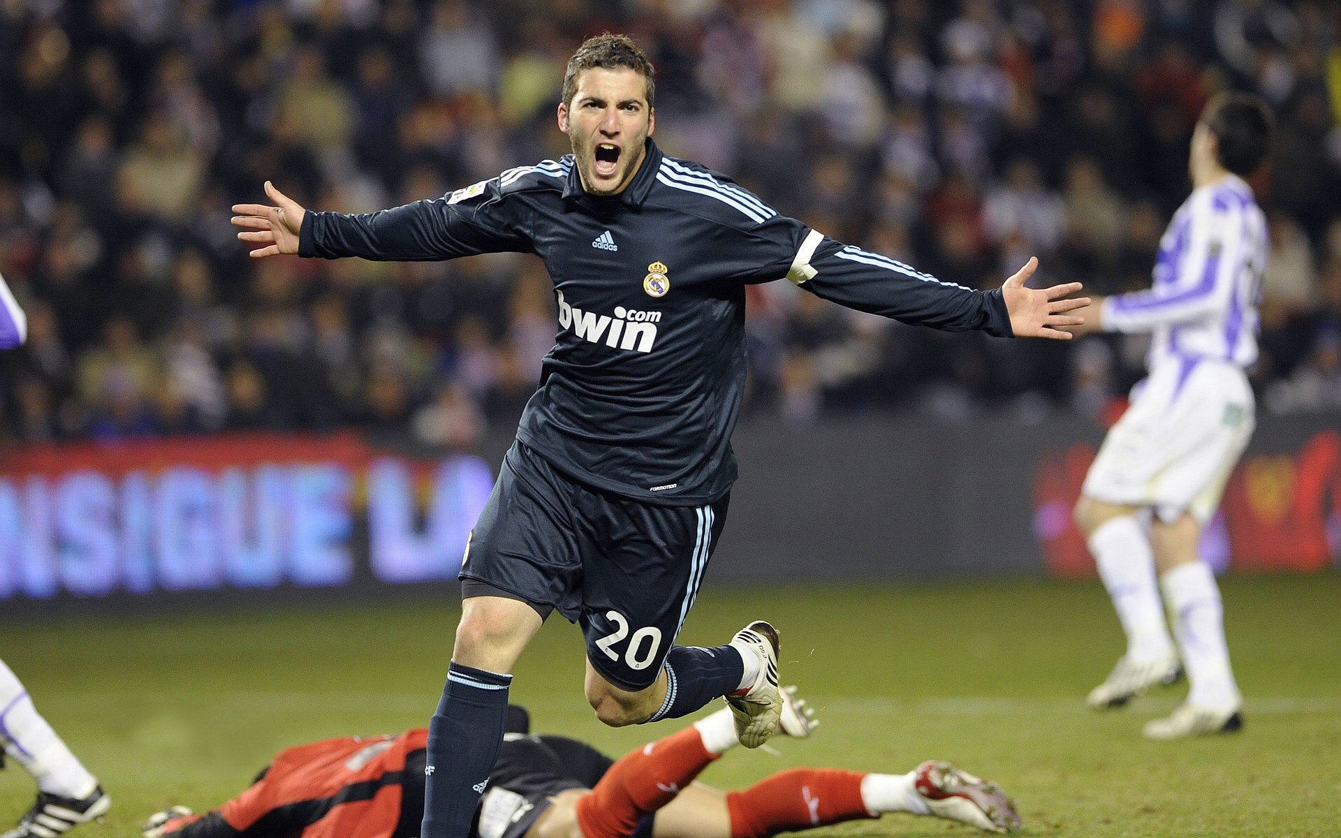 冰岛寒夜中的加泰罗尼亚之火，佩德里导演苏格兰奇迹逆转