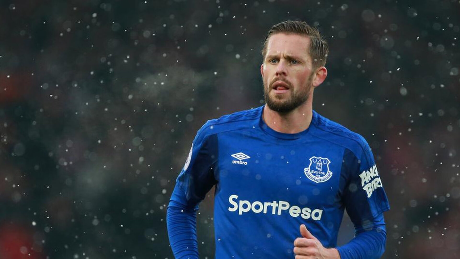 厄德高闪耀破局，英格兰铁血封锁映衬巨星价值